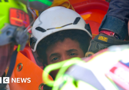 Venezuela earthquake: Two boys pulled from rubble among 33 people rescued