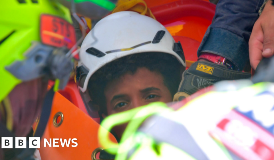 Venezuela earthquake: Two boys pulled from rubble among 33 people rescued