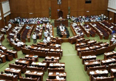 What Is a No Confidence Motion? How It Can Bring Down a Government featured image.