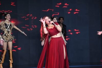 Jasmine Sandlas Announces Engagement, Unveils India Tour